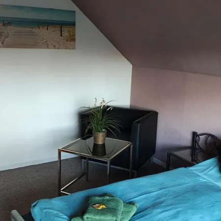 Appartement Moderne No. 1 Mit Balkon